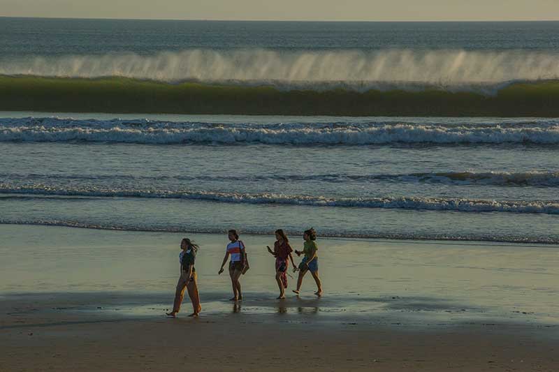 The quality of beach breaks between Kuta and Legian is heavily reliant on tidal movement